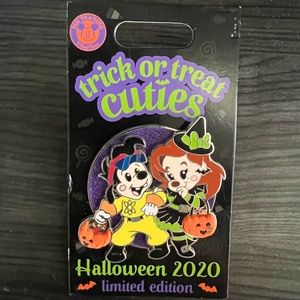 Disney Pin - Trick or treat cuties Max and Roxanne